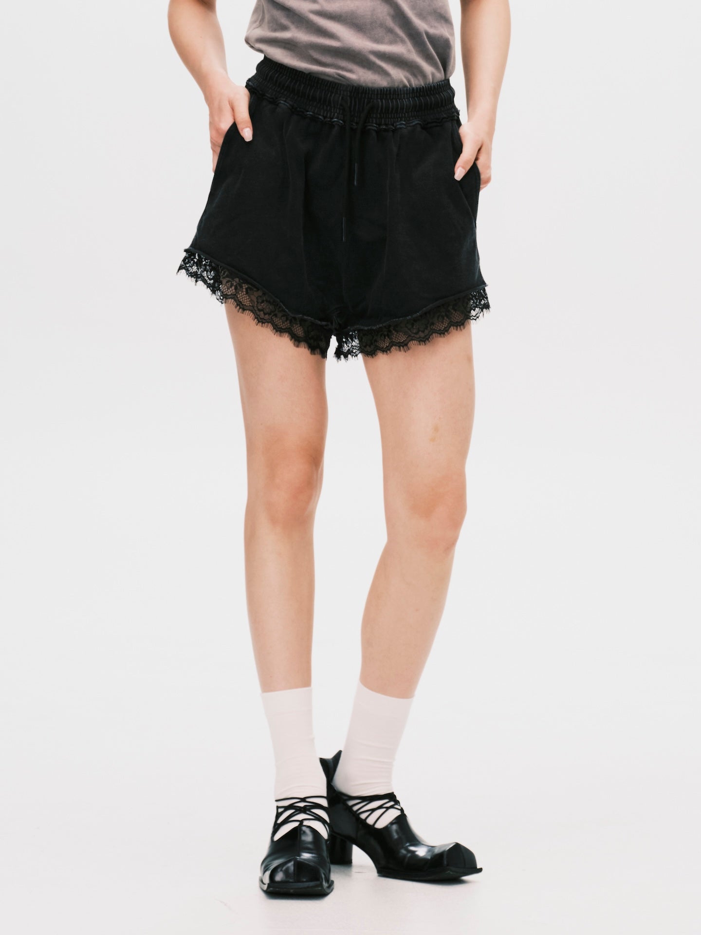 LACE WASHED SHORTS (WOMEN)
