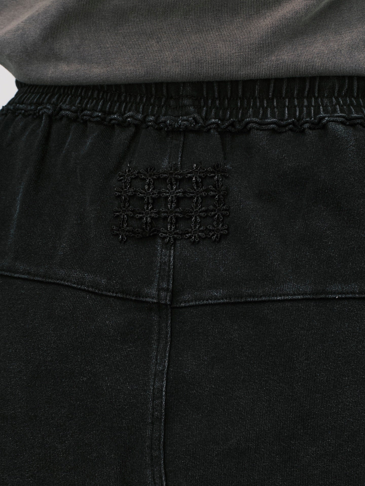LACE WASHED SHORTS (WOMEN)