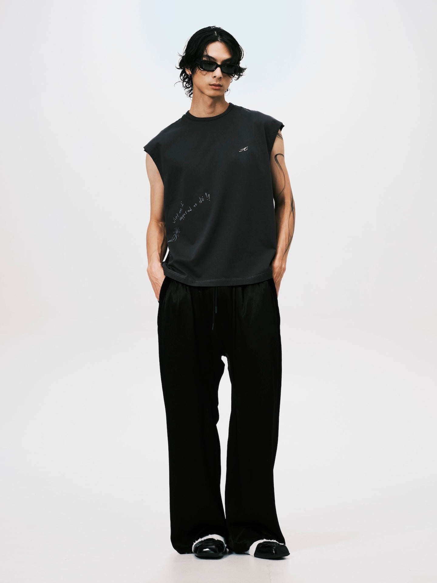 "A" BASIC SLEEVLESS TOP GREY