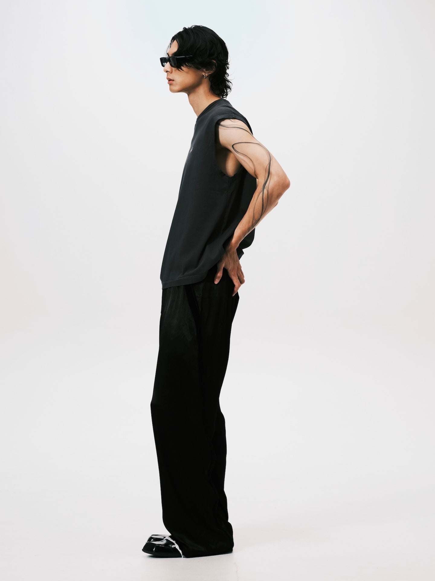 "A" BASIC SLEEVLESS TOP GREY