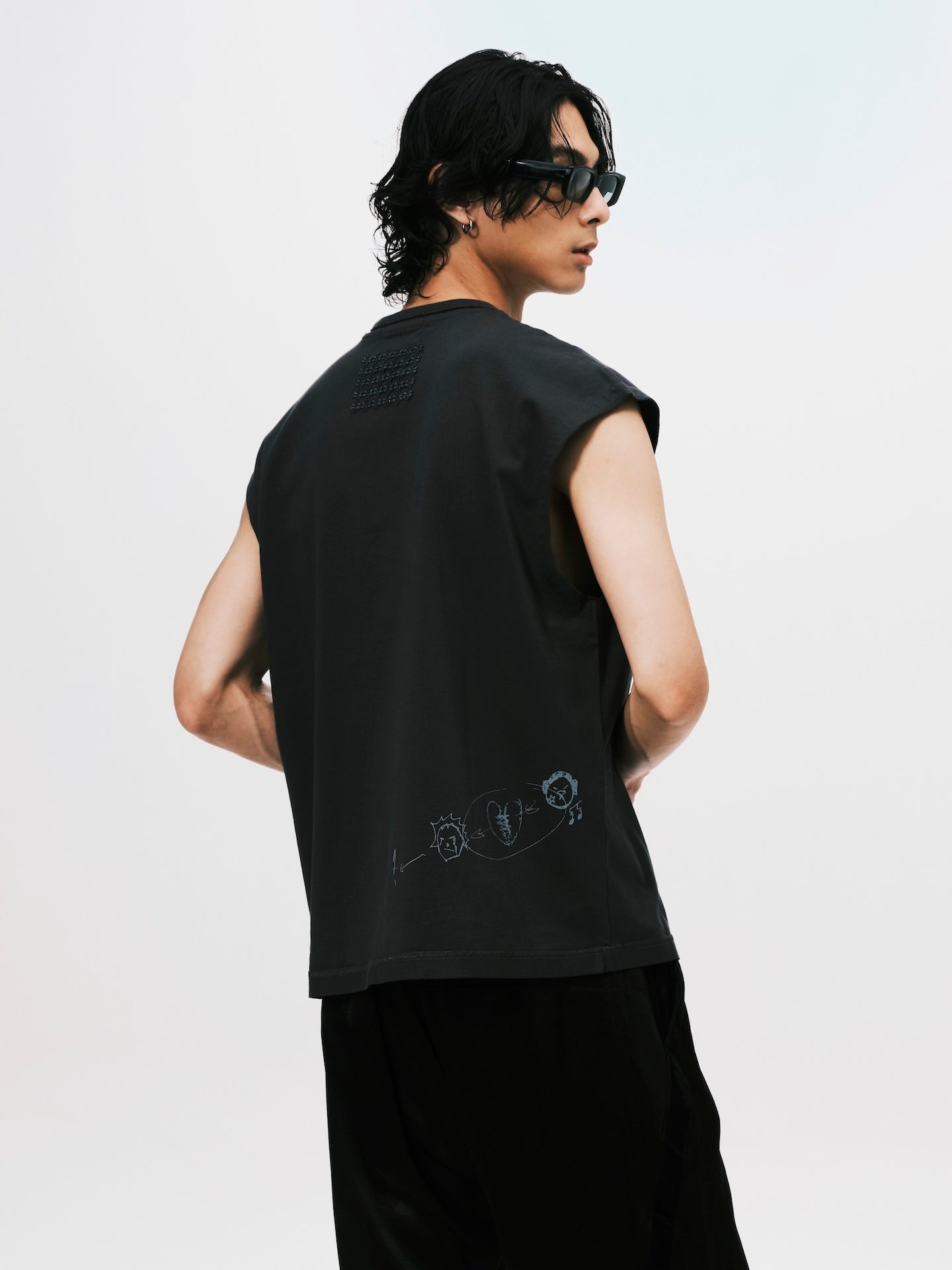 "A" BASIC SLEEVLESS TOP GREY