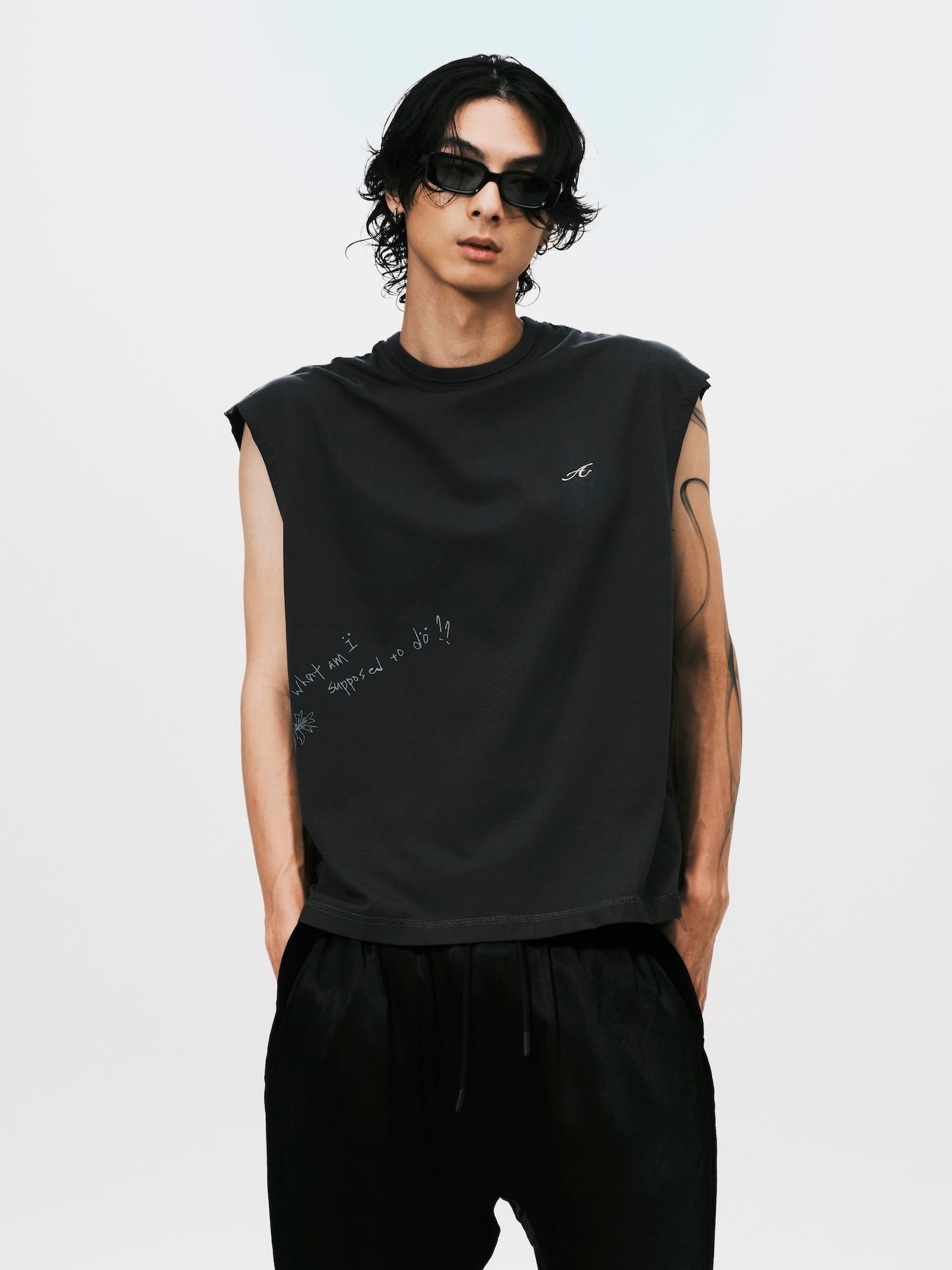 "A" BASIC SLEEVLESS TOP GREY