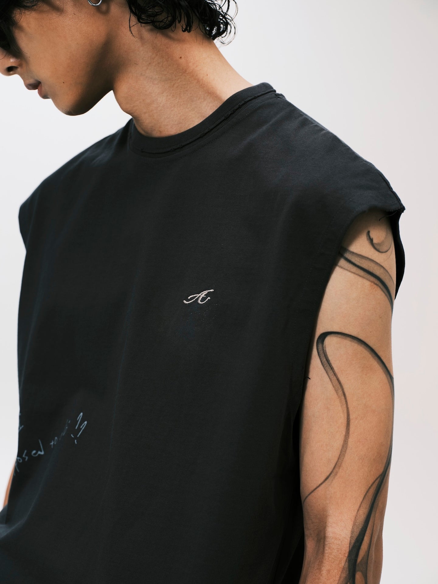 "A" BASIC SLEEVLESS TOP GREY