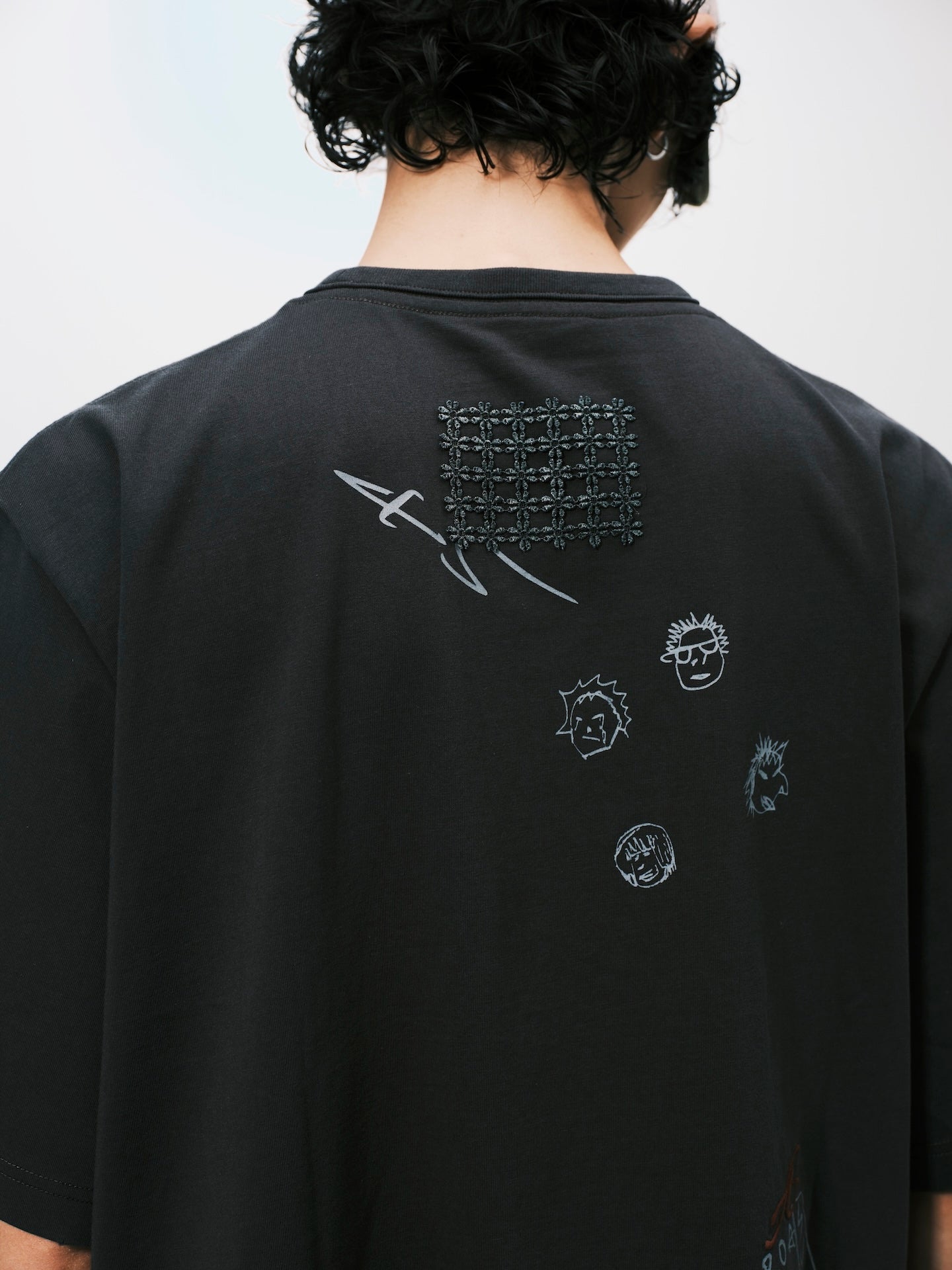 WASHED SKETCH CROPPED TEE BLACK