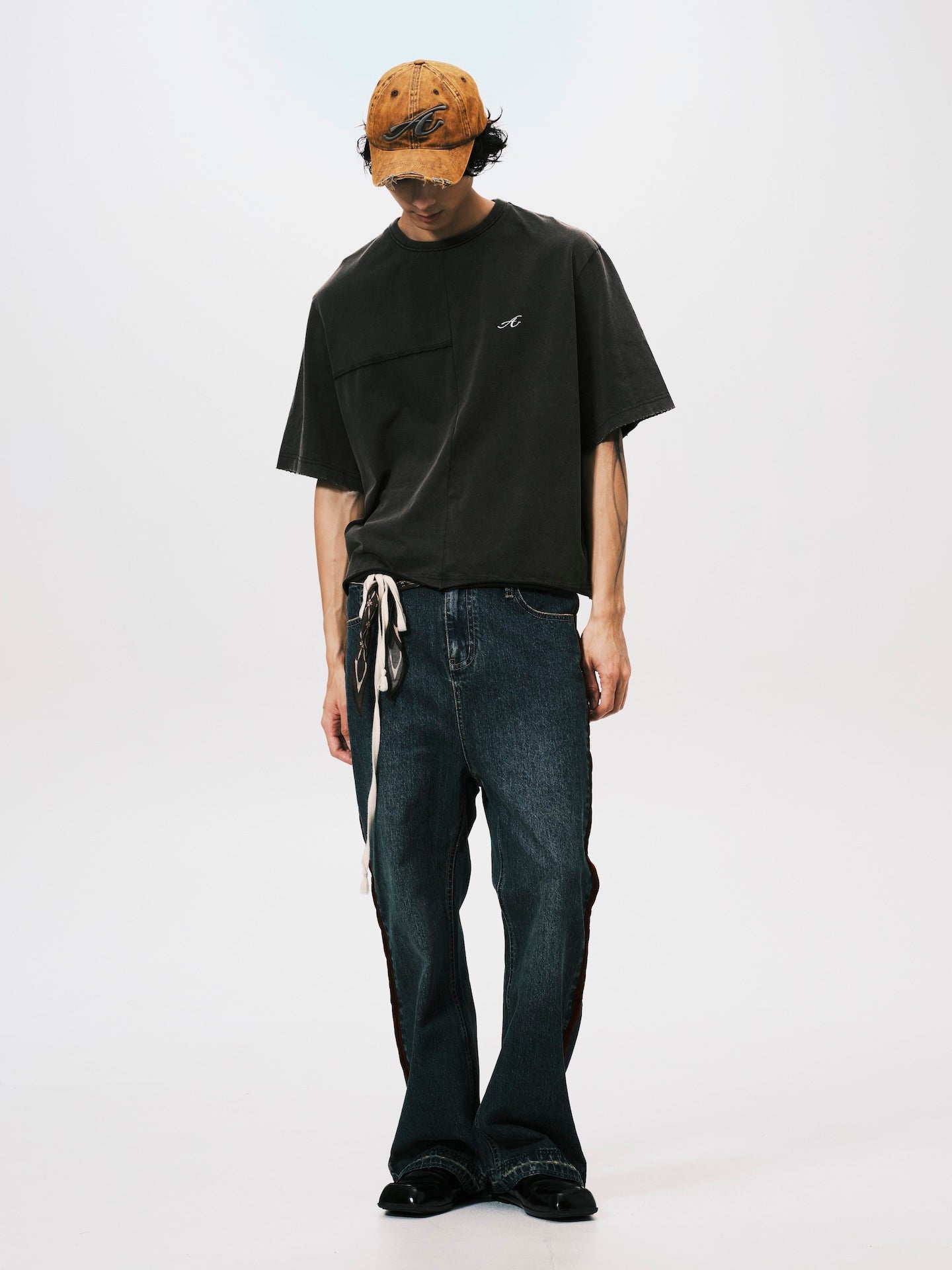 RECONSTRUCT CROPPED TEE BLACK