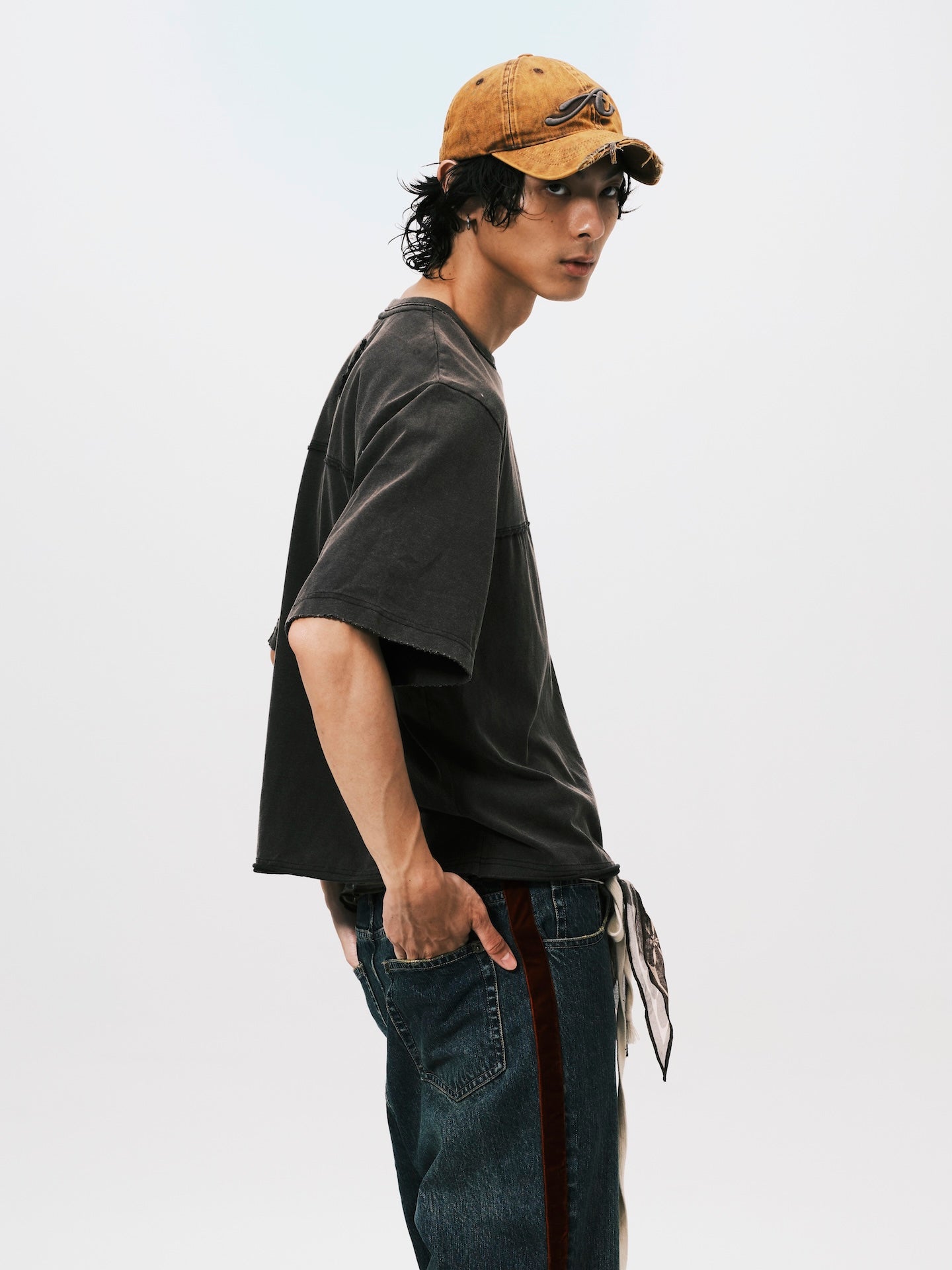 RECONSTRUCT CROPPED TEE BLACK