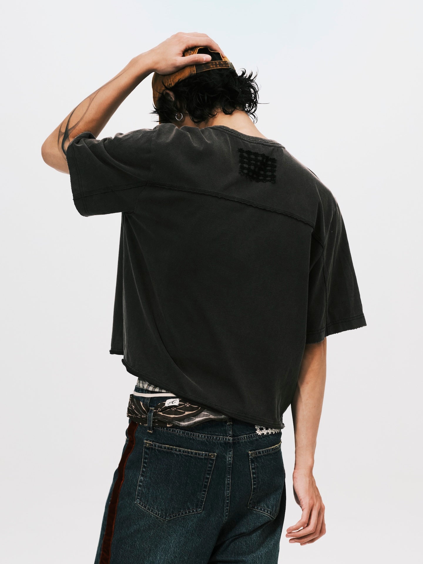 RECONSTRUCT CROPPED TEE BLACK