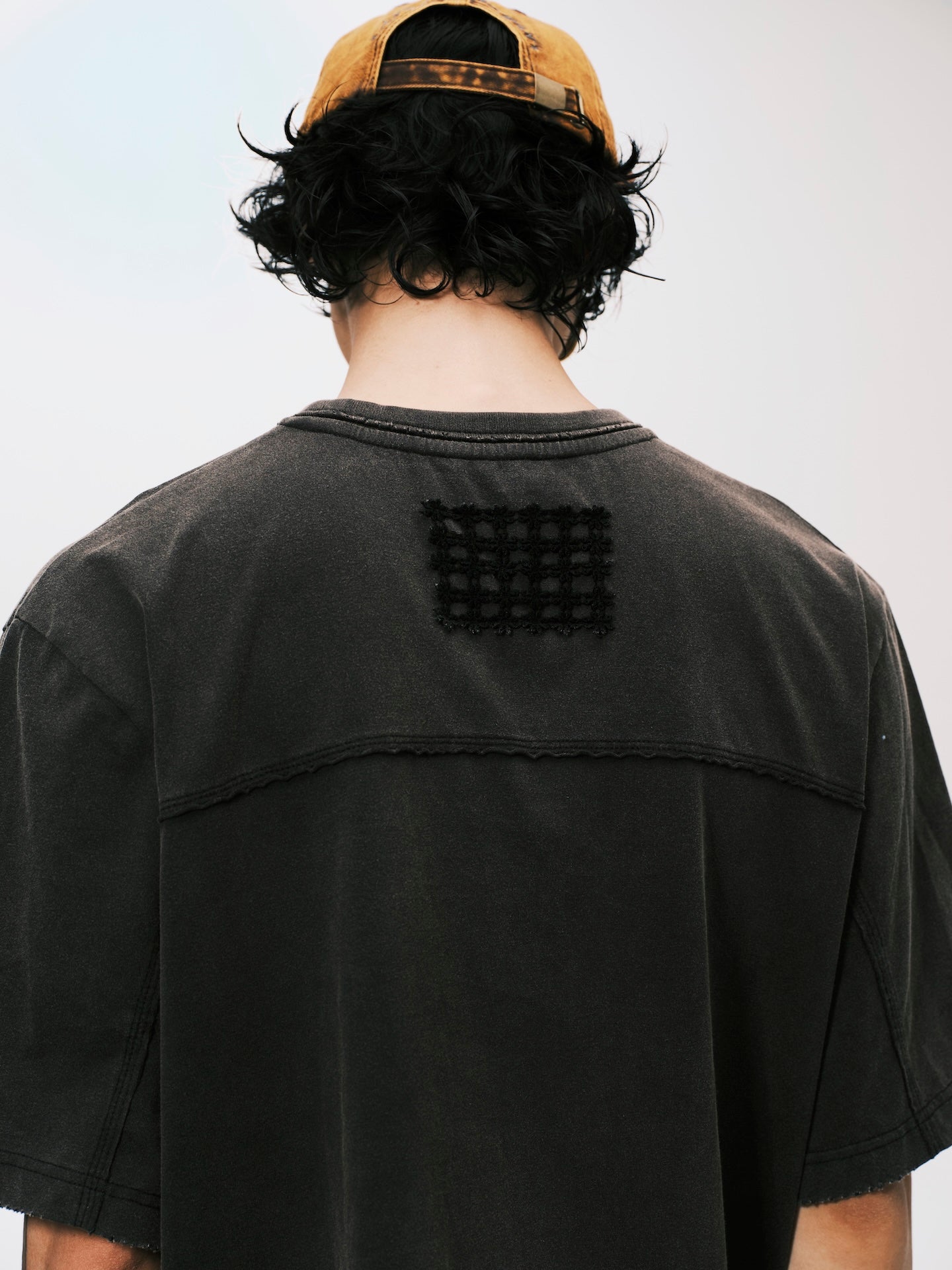RECONSTRUCT CROPPED TEE BLACK