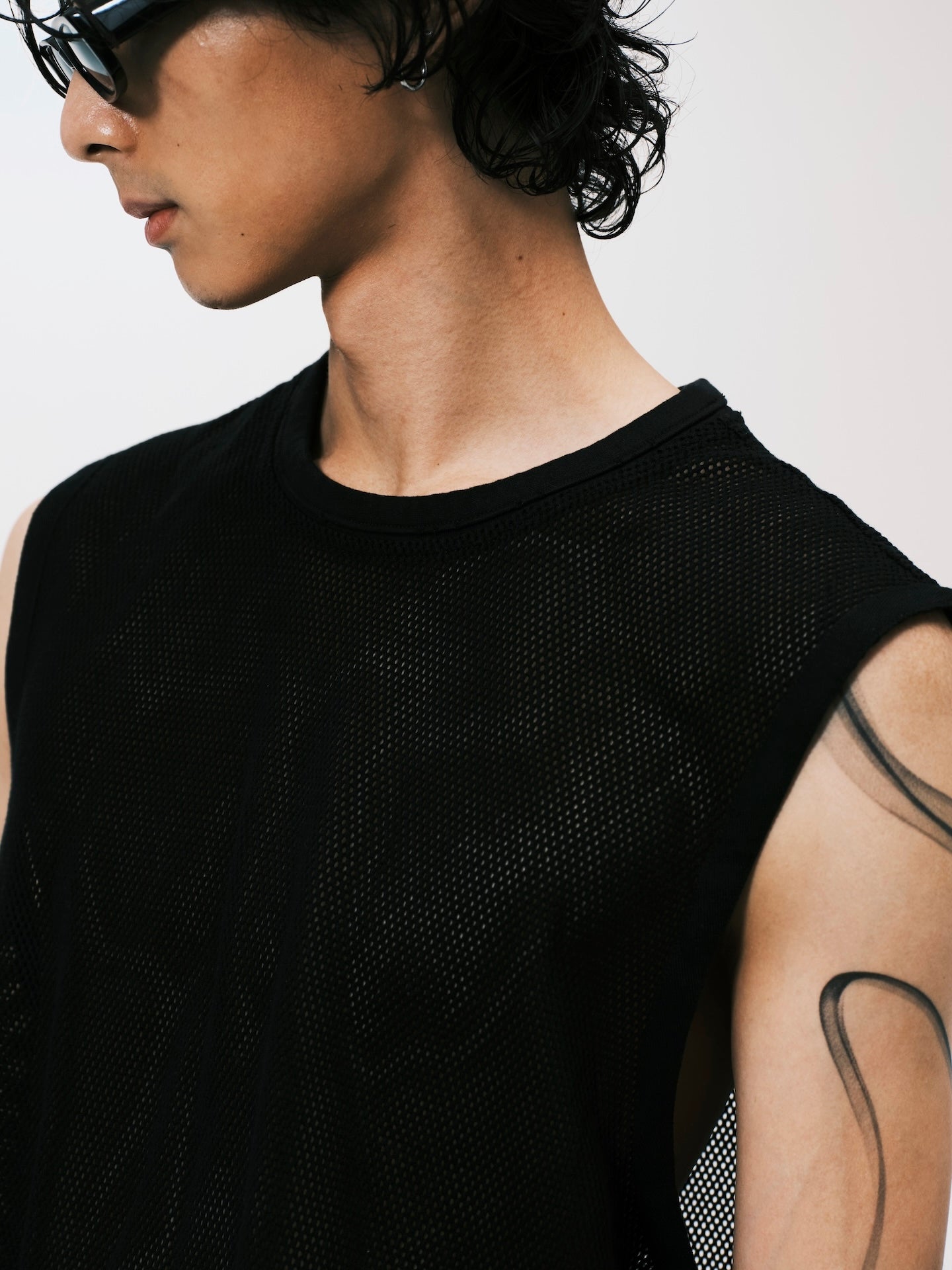 MESH SLEEVELESS TOP BLACK