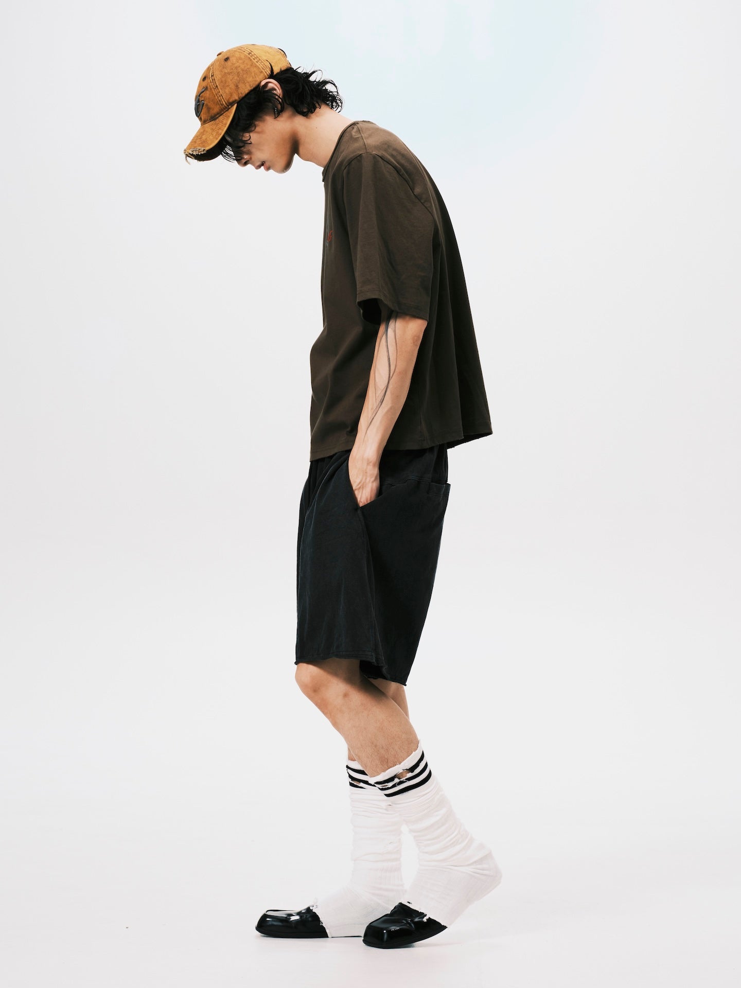 TEAM PRINT CROPPED TEE OLIVE