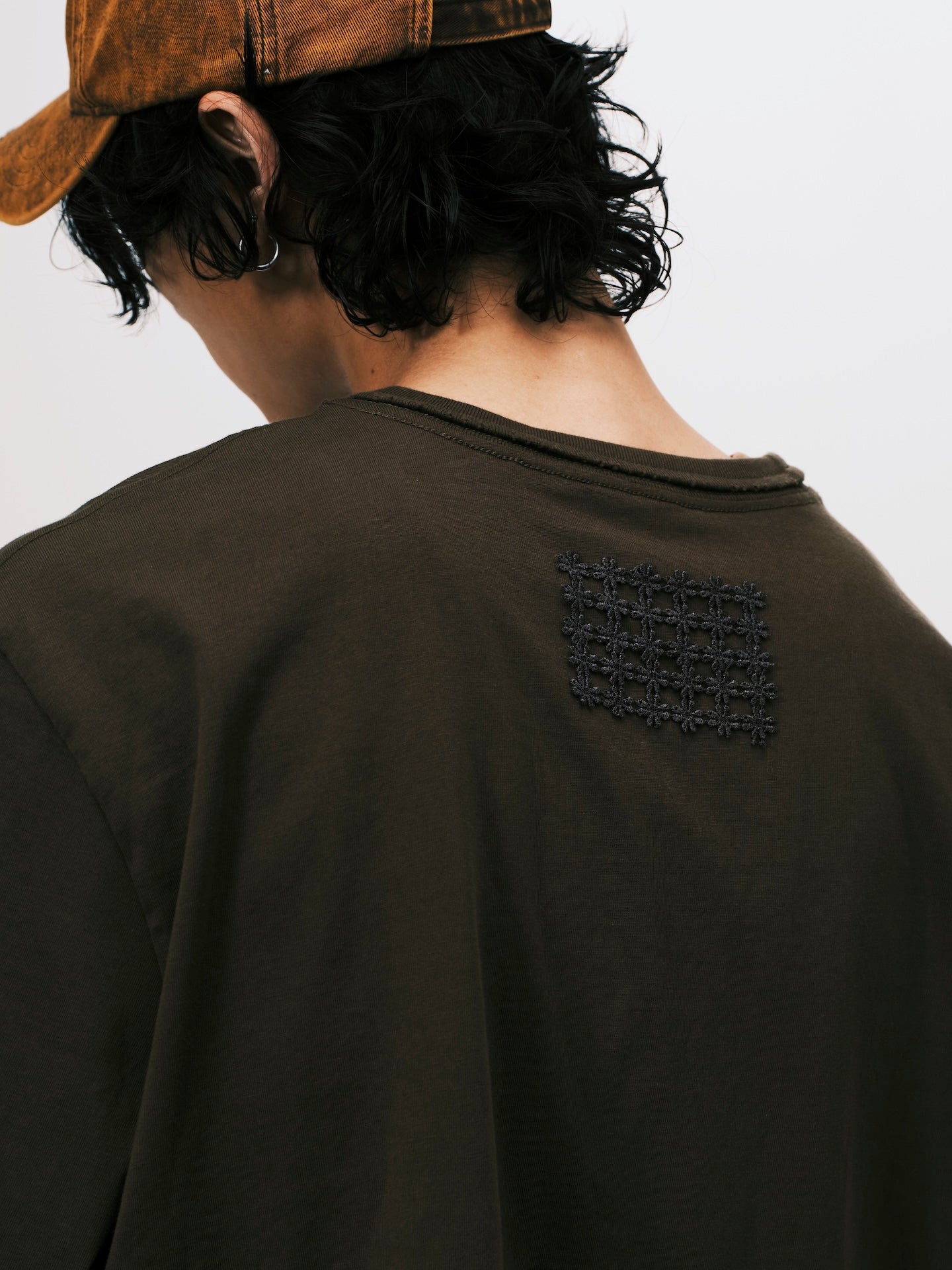 TEAM PRINT CROPPED TEE OLIVE