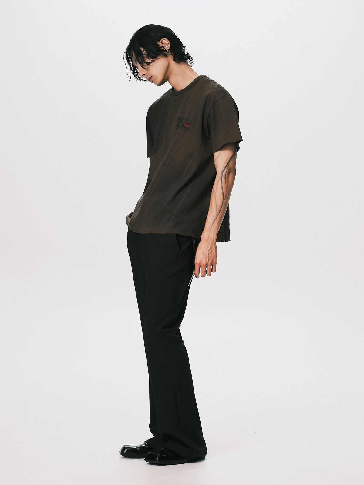 DIAGONAL CUT PRINT TEE OLIVE