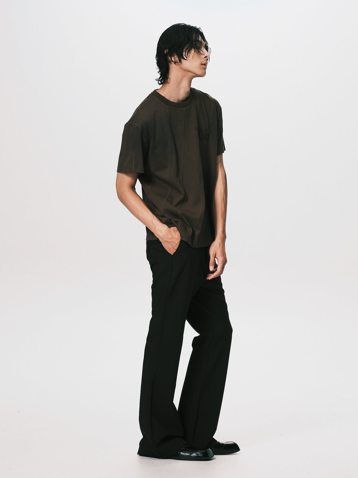 DIAGONAL CUT PRINT TEE OLIVE