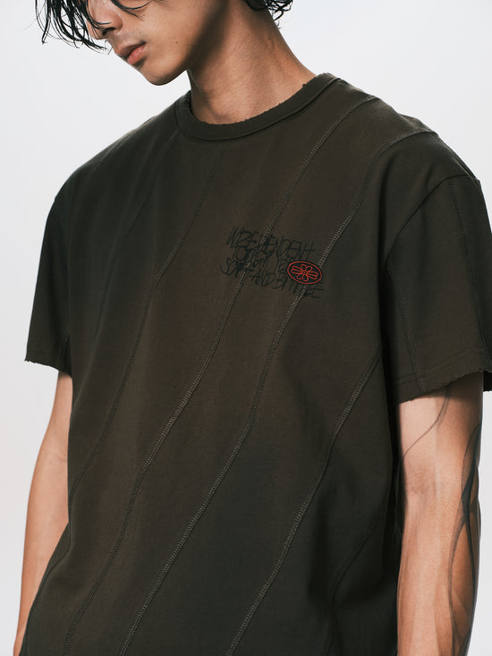 DIAGONAL CUT PRINT TEE OLIVE