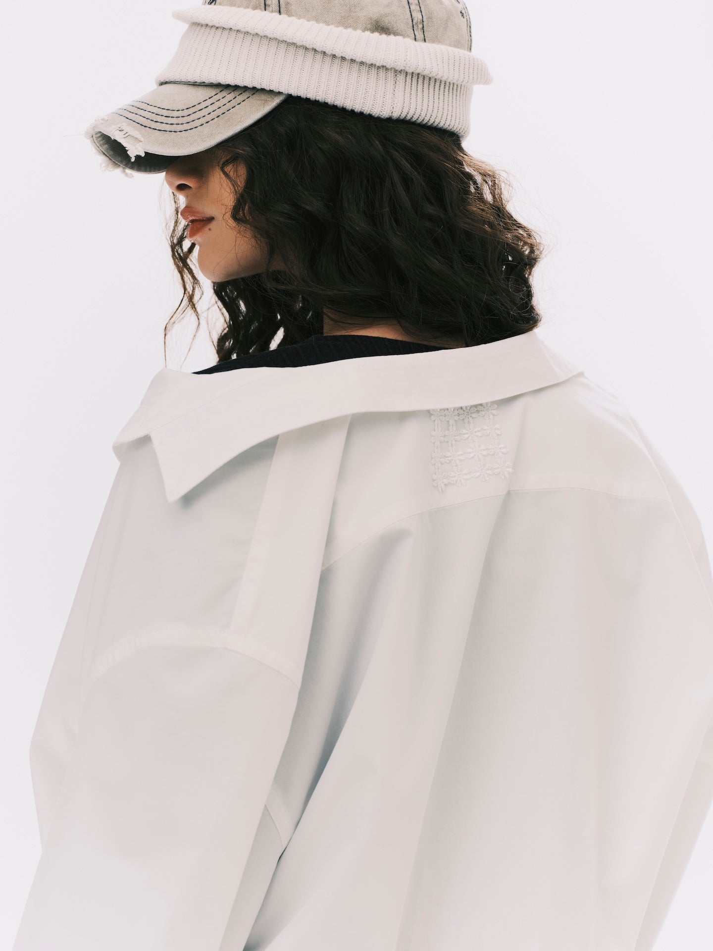 RAW EDGE CROPPED SHIRT WHITE (WOMEN)