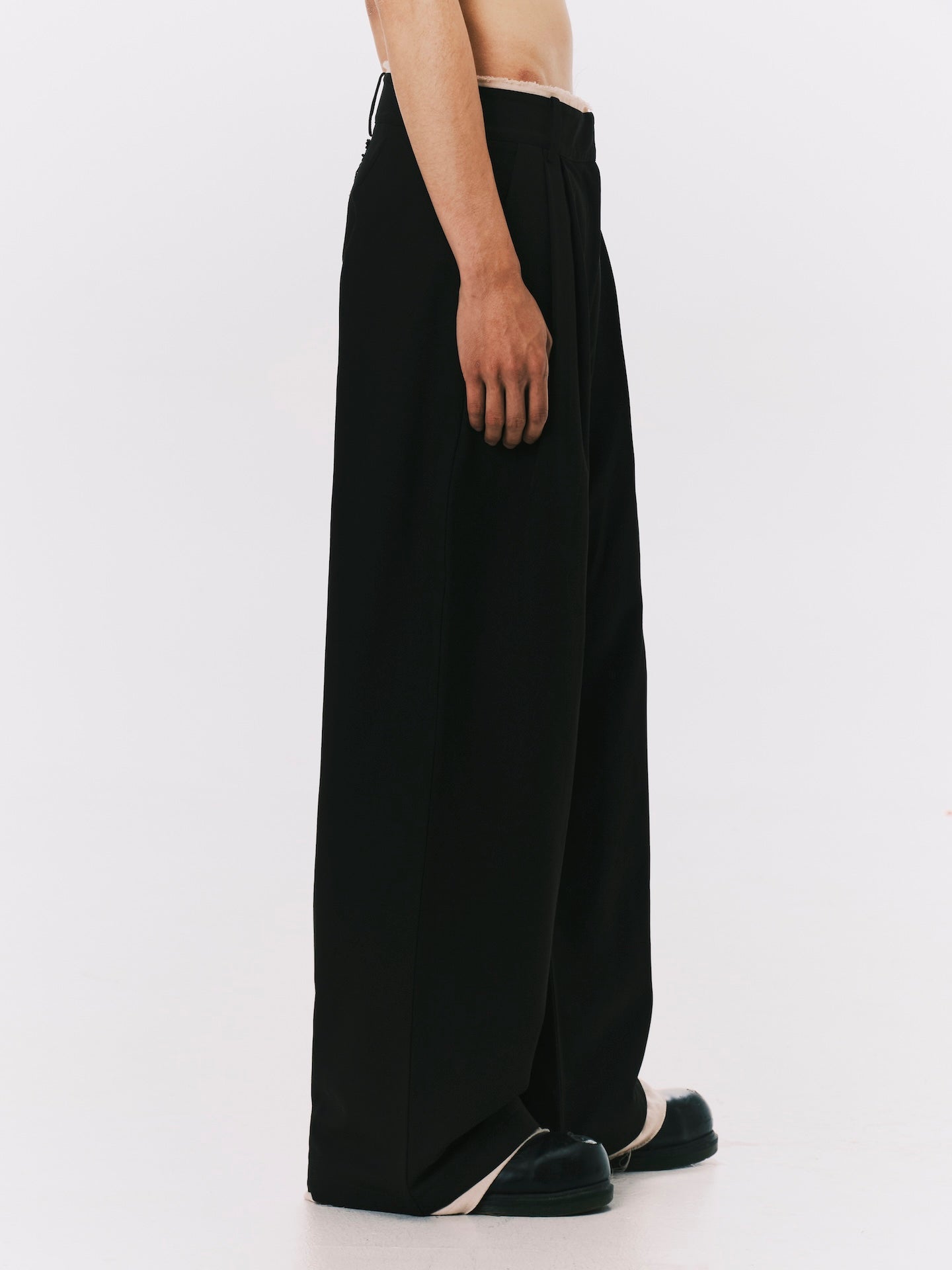 LAYERD PLEATED TROUSERS BLACK